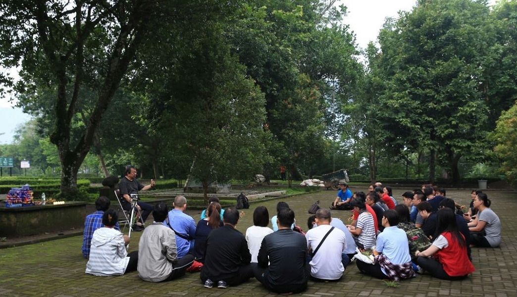 Berpuja di Borobudur