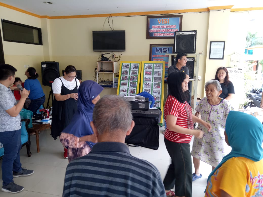 Temu Kangen Akhir Tahun Dengan Opa-Oma